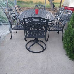 Patio Furniture Table And 6 Chairs 
