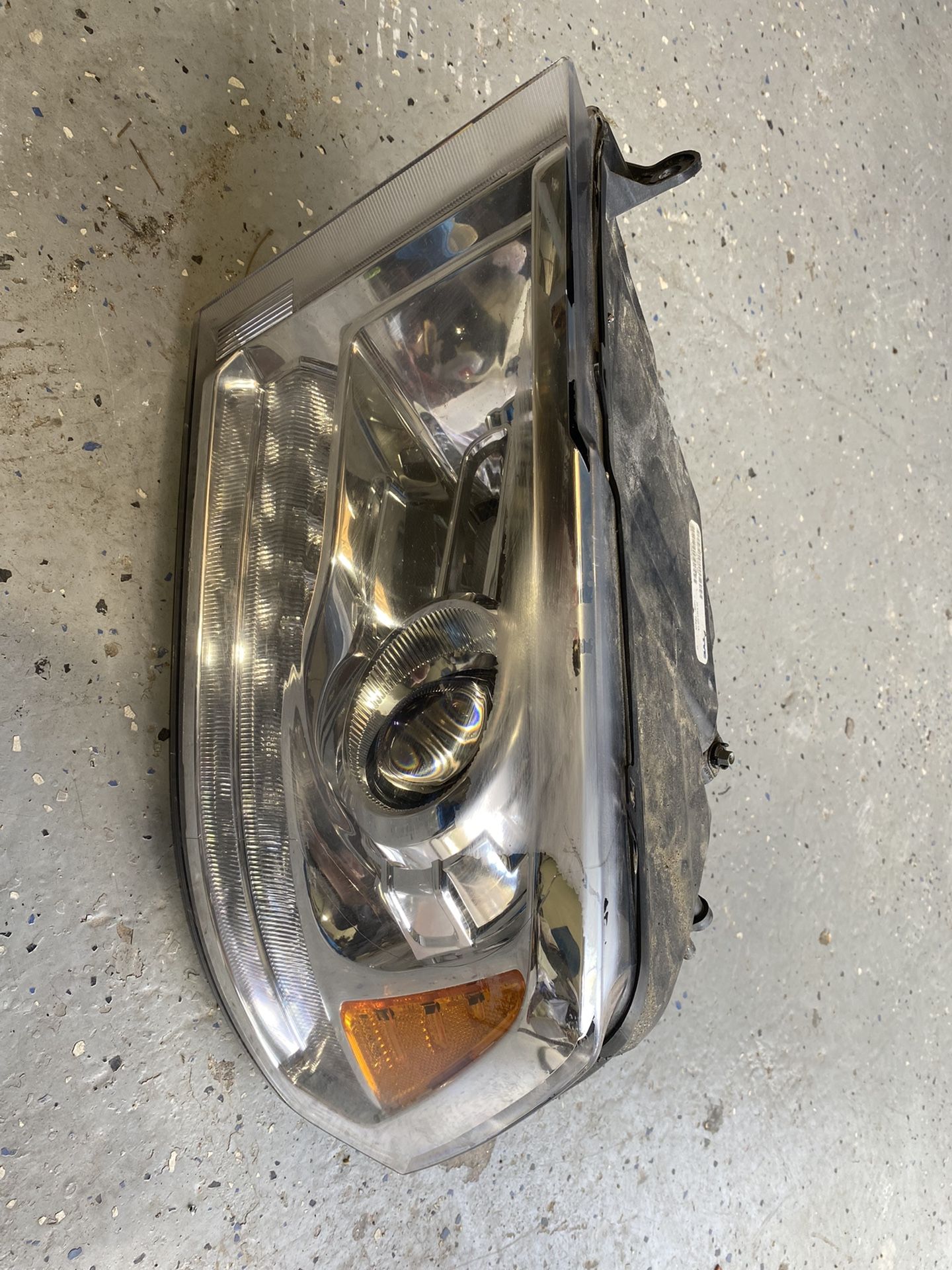 2016 Dodge Ram 1500 Headlight 