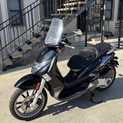 Piaggio 250 Cc Motorcycle Scooter