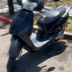 Rare 2010 Honda elite 110 NHX