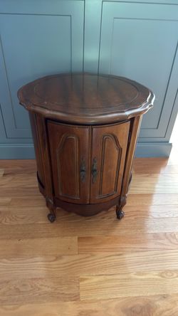 End table/ night stand