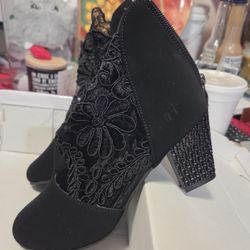 New Black Heels For Sale