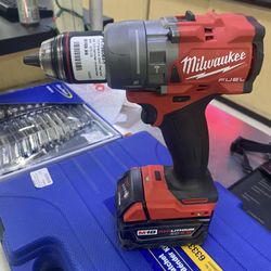 Milwaukee M18. Fuel 1/2” Hammer Drill With Xc 5.0 Battery 