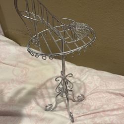 gray high heel shoe necklace holder