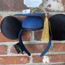 Disney Parks Ear Headband - Mickey Mouse Graduation Class Of 2025NWT