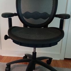 Ergonomic Izzy Office Chair