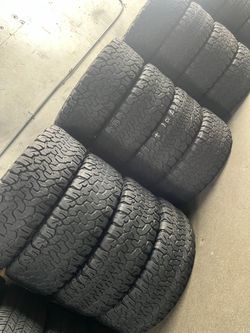 Vendo 285/70/R17 las 4 llantas por $195