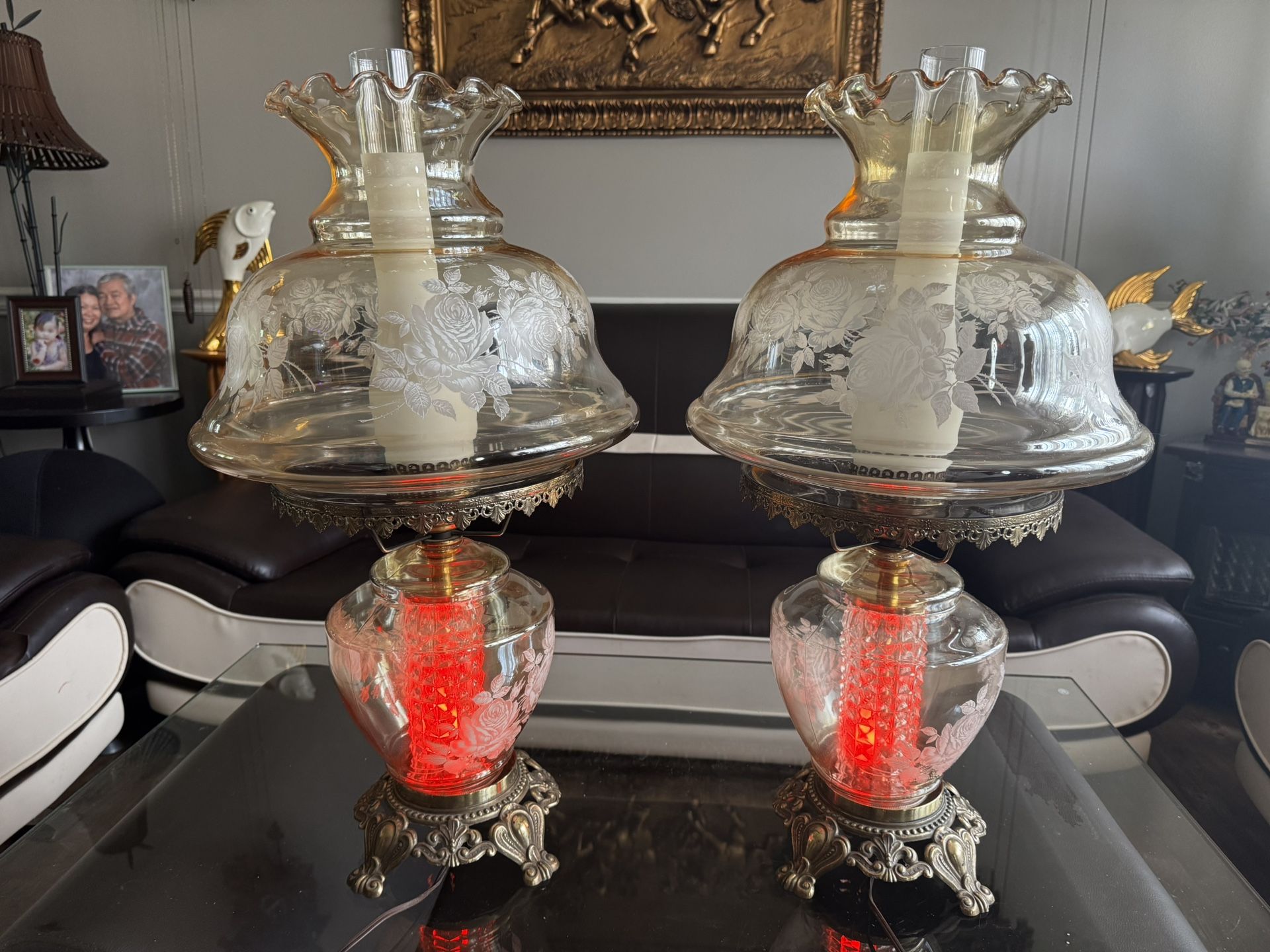 Two vintage table lamps from 1971, WMC hurricane lamps with ruffle iridescent amber glass and white