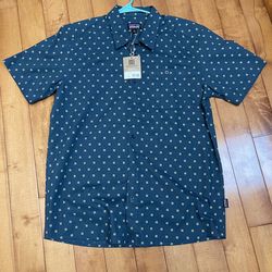 Patagonia Men’s Shirt – Size Medium