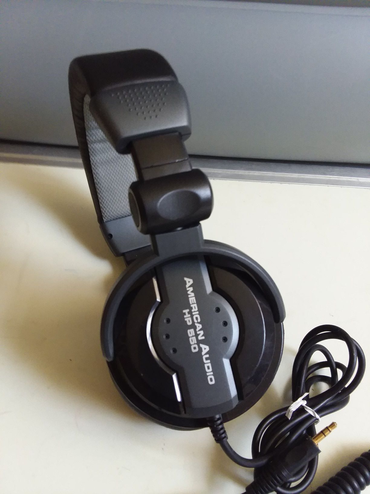 American Audio HP 550 Professional DJ Headphones.