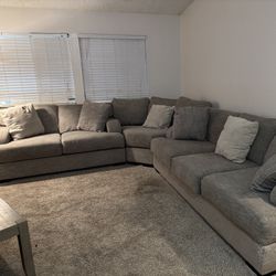 3 Piece Sectional With 6 Pillows