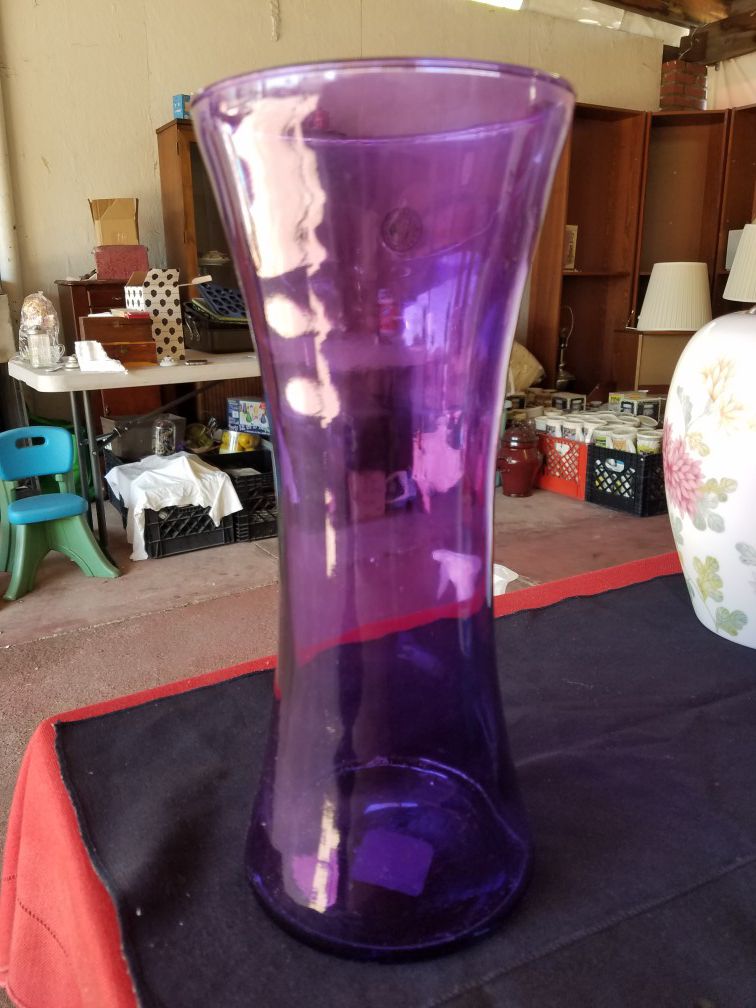 12 Inch Tall Flower Vase Purple Hand Blown Glass made in Mexico A68V693
