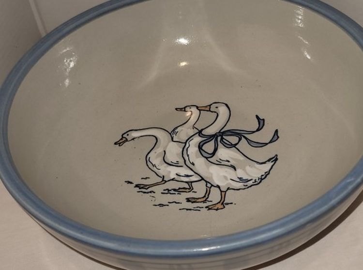 Louisville Stoneware USA Gaggle If Geese Round Serving/Pasta/Salad Bowl 11"