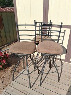 Swivel bar stools