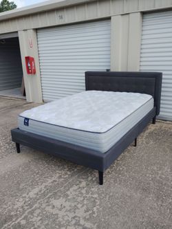 Queen 👑 size bed frame with mattress