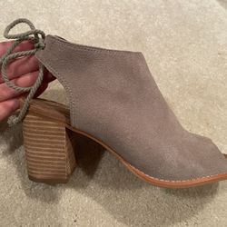 Toms Size 9 Taupe Sandals