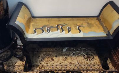 Vintage Chinoiserie black-lacquer bench with painted cranes, specifically in a Chinese Chippendale