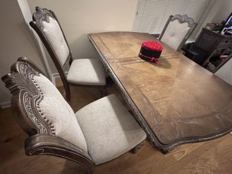 Carved Wood Pedestal Dining Table With 6 Upholstered Chairs