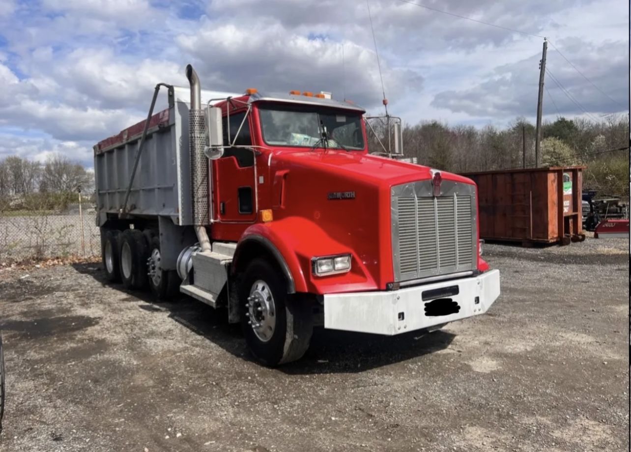 KENWORTH T800 Tri Axle Dump Truck