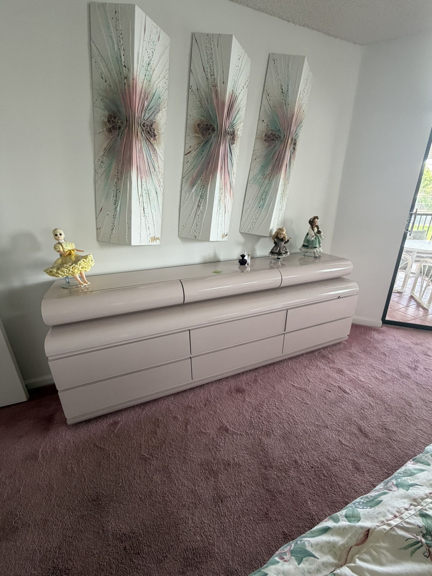 Vintage Pastel Curved Dresser – Excellent Condition!