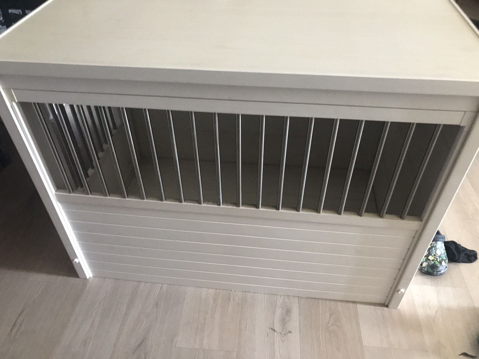 Large Dog Kennel Like new