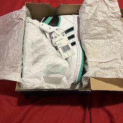 Top Ten Rb Shoes Size: 4.5 Color: Cloud White / Core Black / Hi-Res Green  