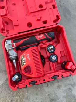 Milwaukee M12 12-Volt Lithium-Ion Cordless ProPEX Pex Expansder Tool Kit w/ 2x 1.5Ah Battery & 3x Expansion Heads $359