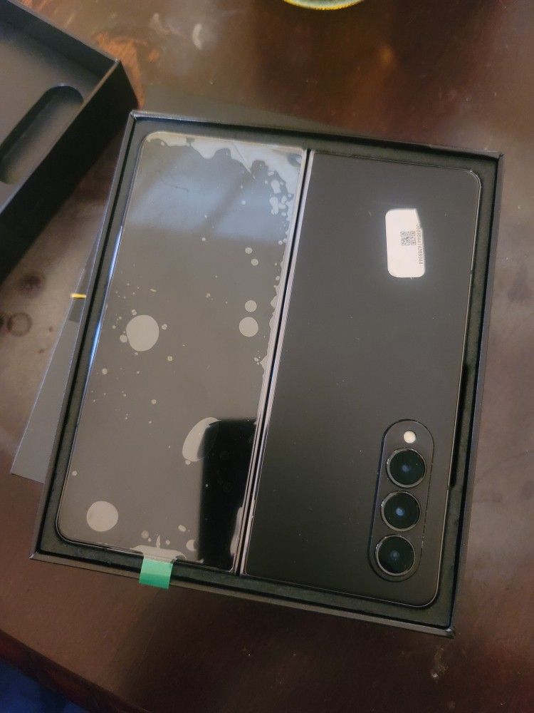 Excellent Samsung Galaxy Z Fold 4 For $350