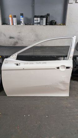 2018-2019-2020-2021-2022-2023-2024-2025-2026 TOYOTA CAMRY FRONT LEFT DOOR OEM USED #10871