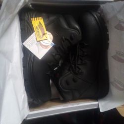 Work Boots Sz 11.5 US   AVENGER 