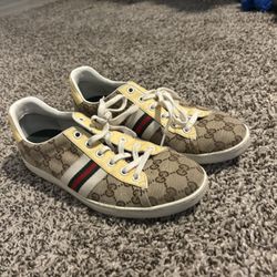 Gucci Woman’s Shoes Size 38.5 (US 8.5/9)