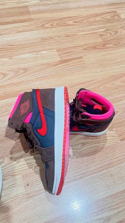 NIKE