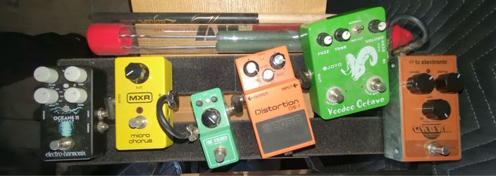 pedal board guitar pedals