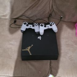 Ps4 Pro With 2 Controllers 1tb