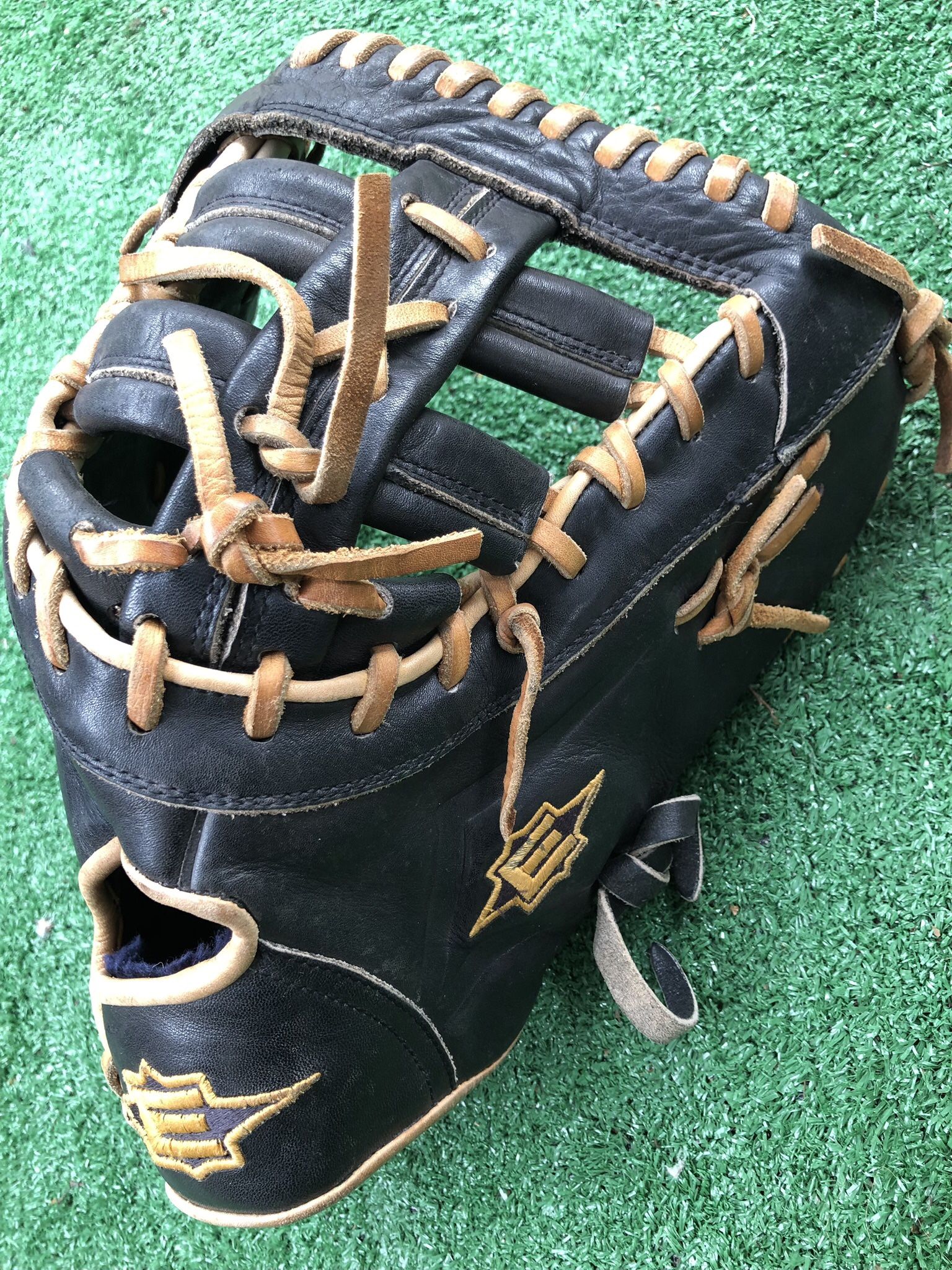 Baseball Glove Easton Professional Series First Base Mitt EPG 35BT 34.5". $100 firm Easton's Profession Series Baseball Gloves 