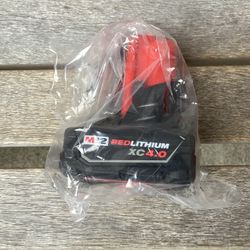 Milwaukee M12 Red Lithium Battery XC4.0.  NEW .  NUEVO.