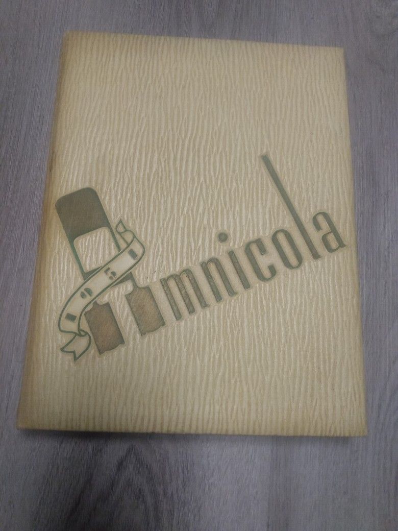 Vintage 1951 AMNICOLA WILKES-BARRE COLLEGE YEARBOOK AND MANUSCRIPT BOOK AND NOTES