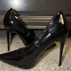 Black Stiletto Shoes 