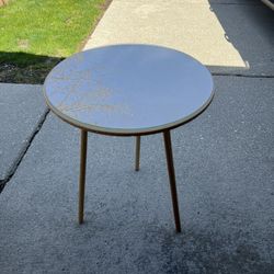 Table with Removable Glass Top