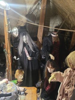HUGE LOT HALLOWEEN PROPS FOR SALE - SPIRIT ANIMATRONICS ETC