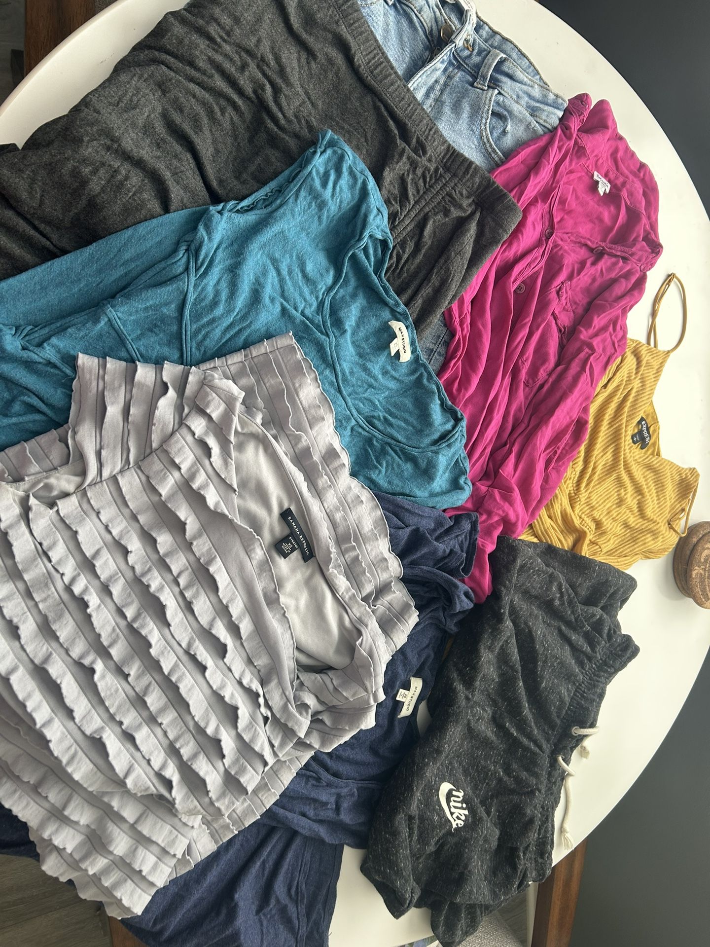 Lots Of Women’s Clothing XS
