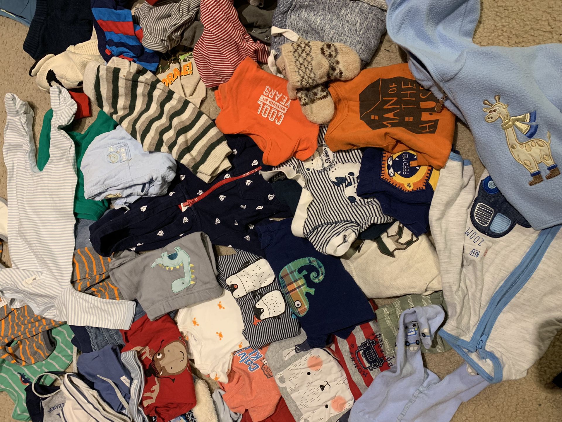 Clothes for boy from 0 to 9 months and diapers