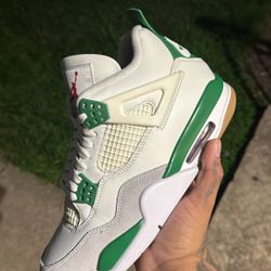 Jordan 4 Retro SB Pine Green (size 8)