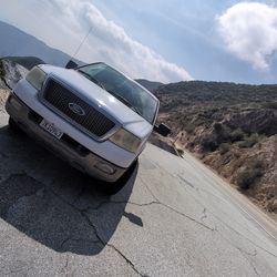 For f 150  color blanca por dentro el interior es marrón