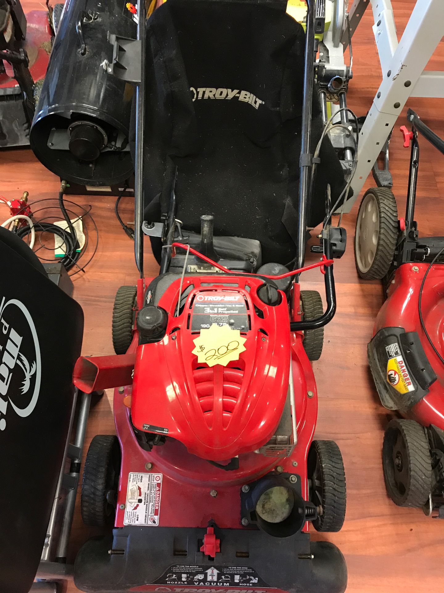 Troy bilt 3 in 1 chipper/shredder/vac and hose for Sale in Ewing ...