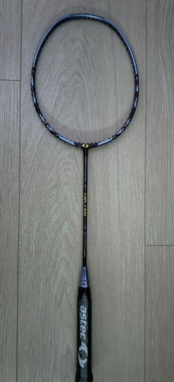 Badminton Racket. Eris 2300 (82-84/44, flex)