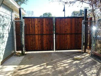 Gate