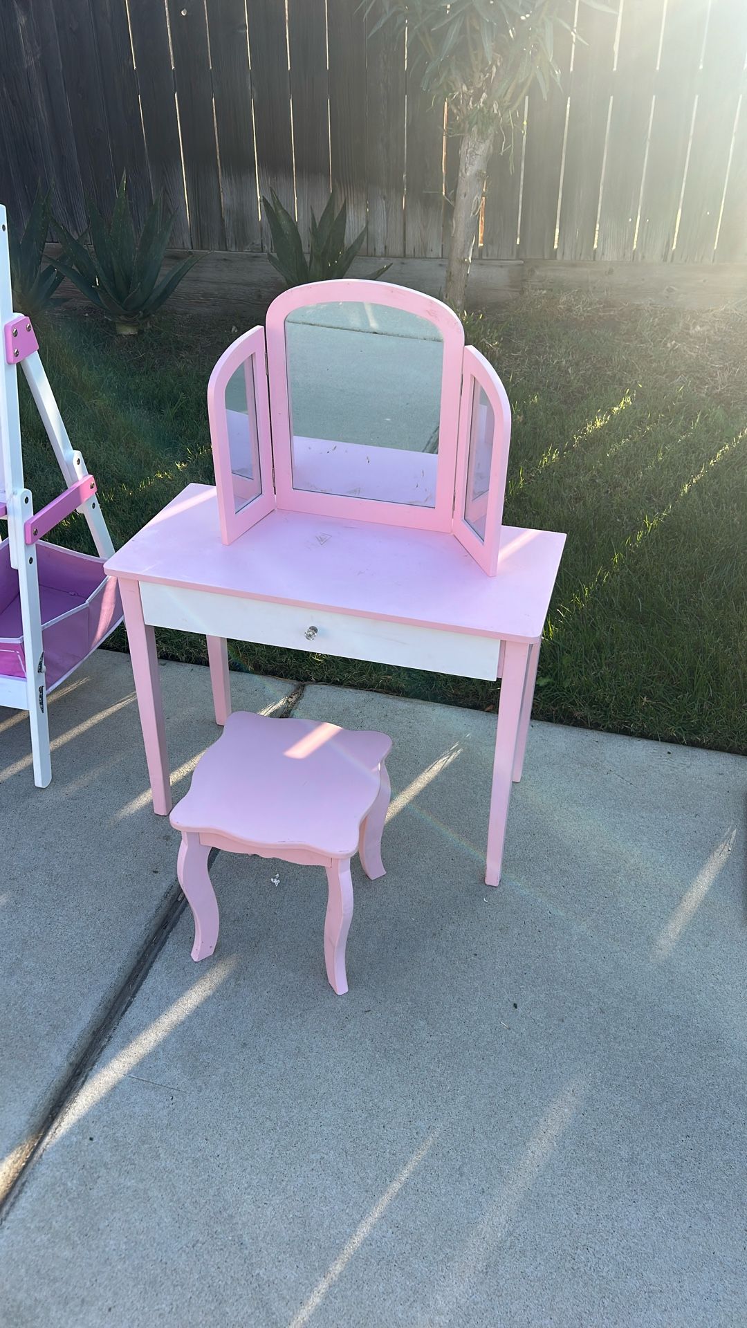 Kids Pink Vanity