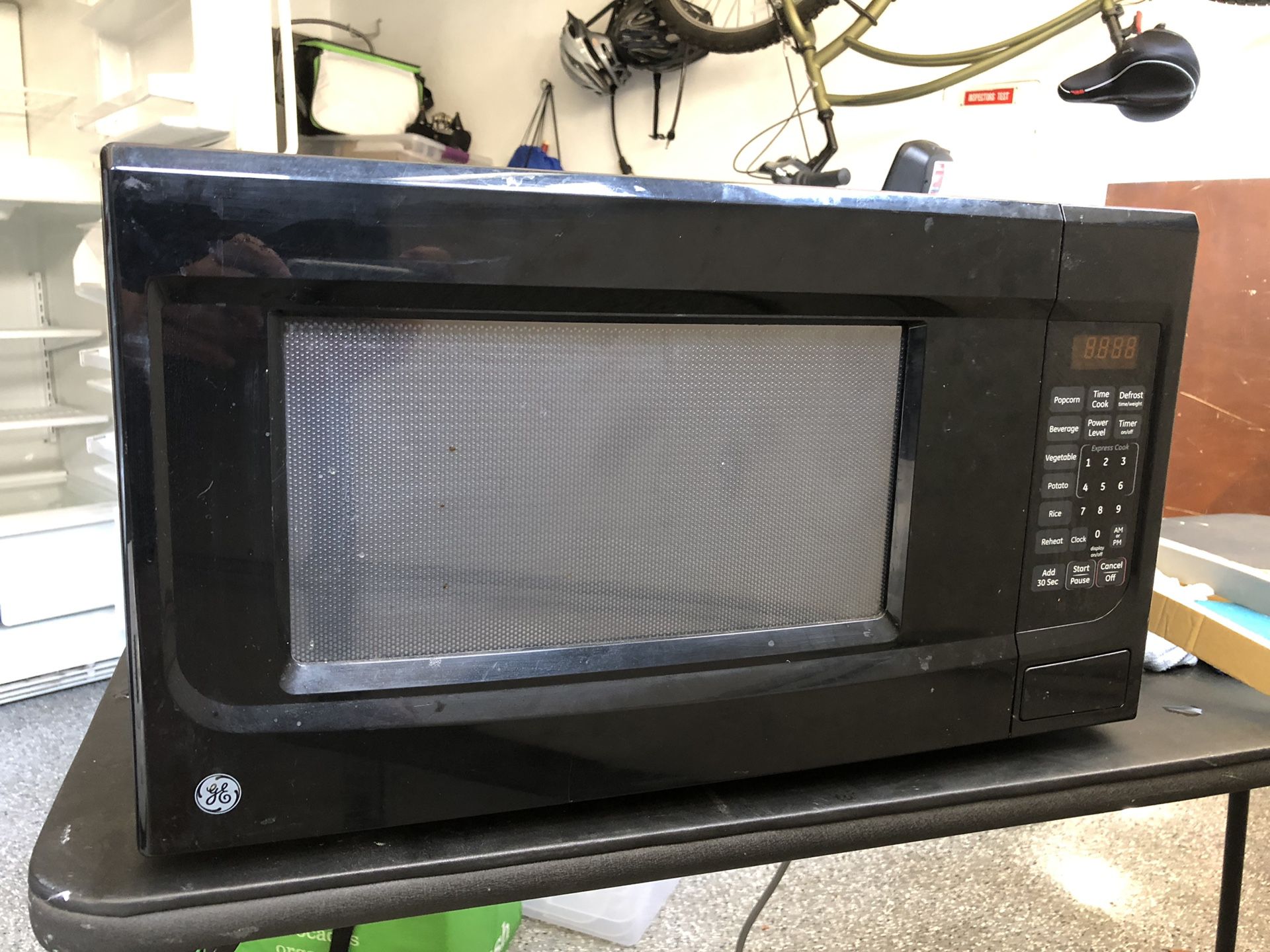 GE Microwave - perfect condition