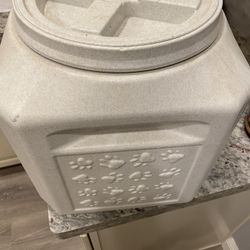 Pet Food Container 